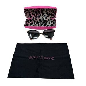 Betsey Johnson Cat Eye Sunglasses Black Frame‎ and Pink Tortoiseshell Arms Heart